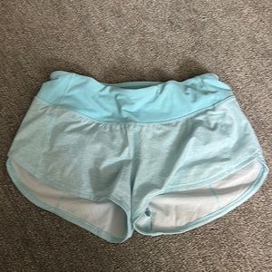 Speed up low-rise turquoise shorts